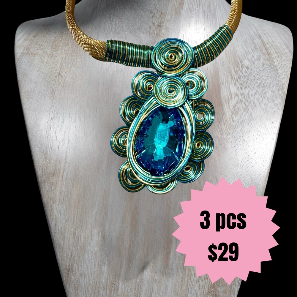 Elegant Blue and Gold Statement Necklace Set